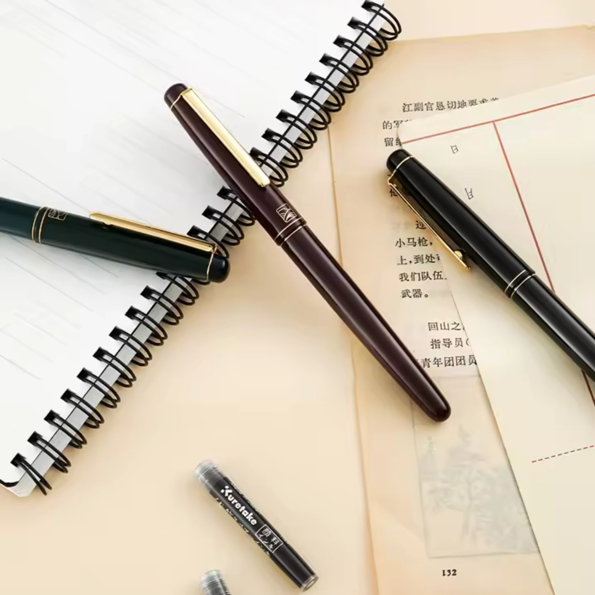 Kuretake Fountain Brush Pen - Lacquered Black (No. 85) - Image 5