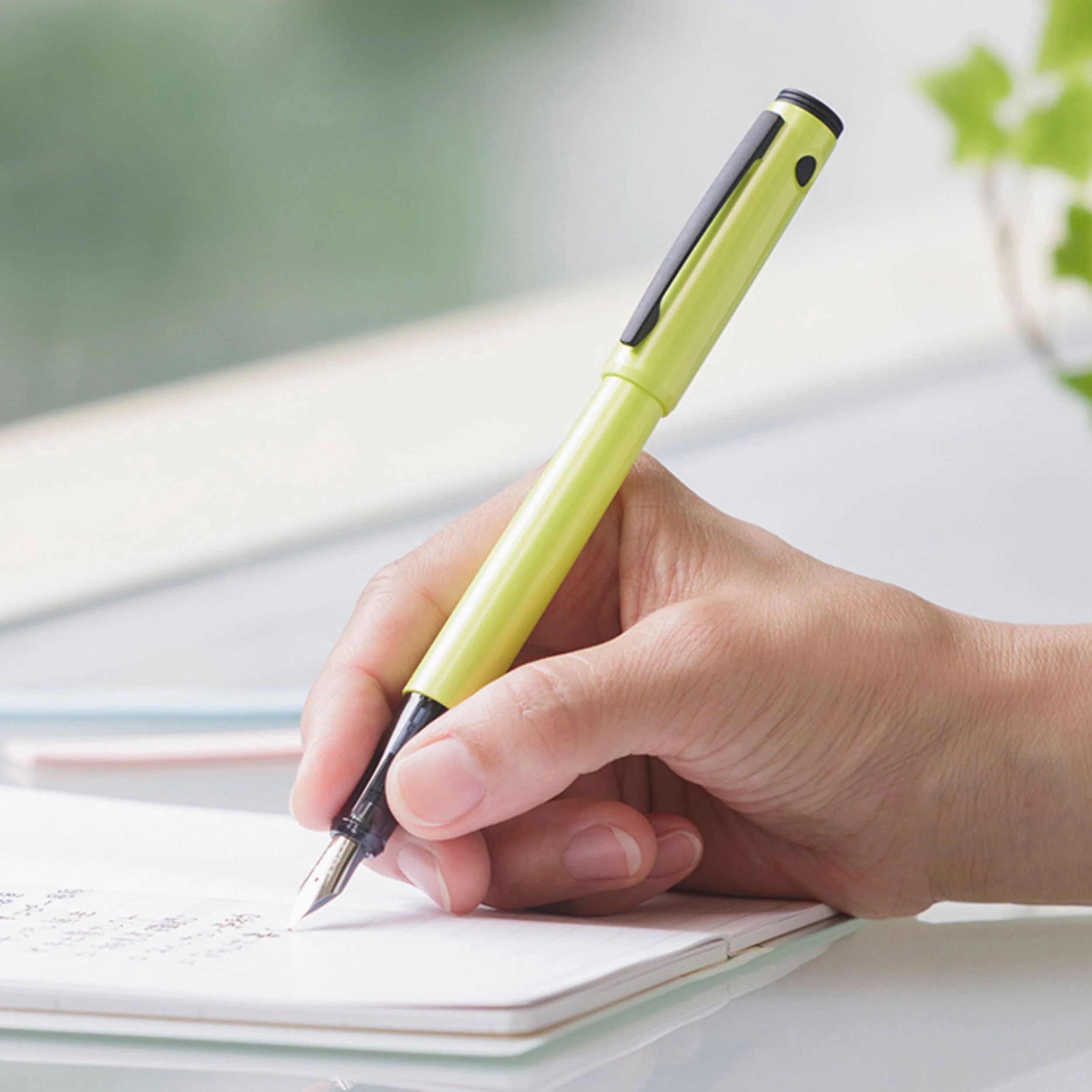 Pilot Lightive Fountain Pen - Fine - Active Yellow - Image 5